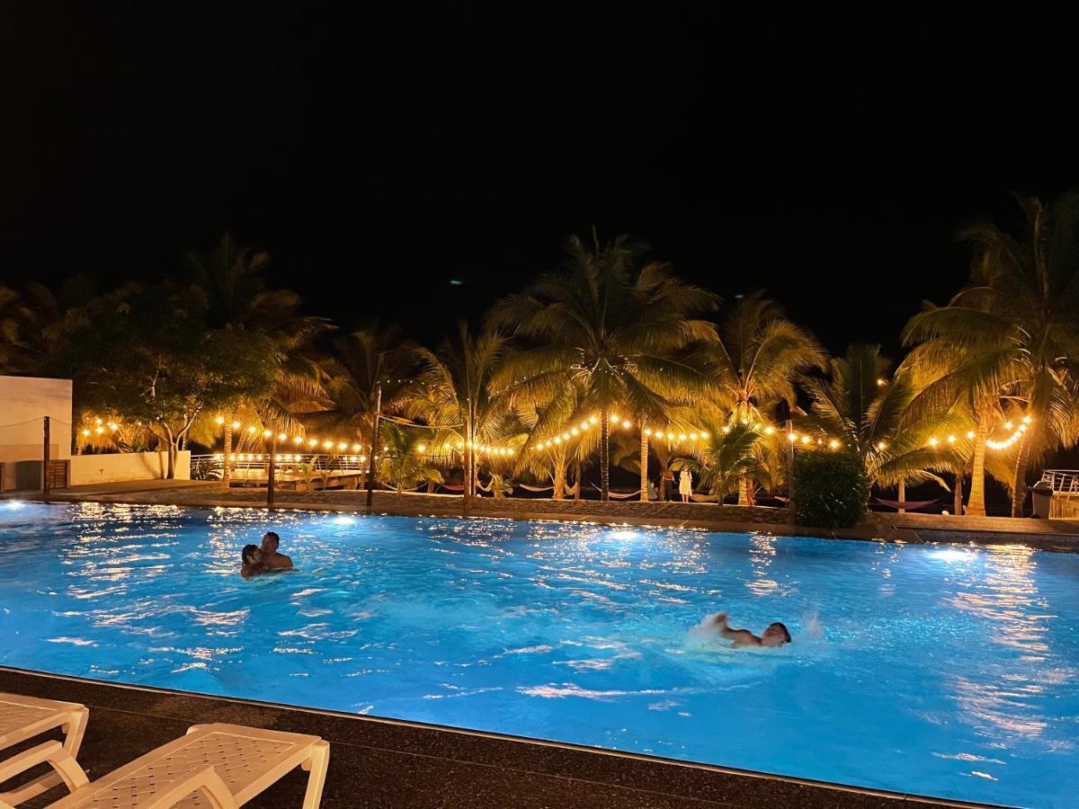 Resort Playa Azul Departamentos Frente Al Mar Tonsupa Esterno foto