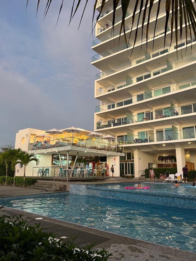 Resort Playa Azul Departamentos Frente Al Mar Tonsupa Esterno foto