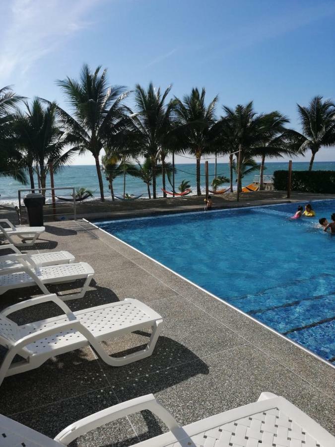 Resort Playa Azul Departamentos Frente Al Mar Tonsupa Esterno foto